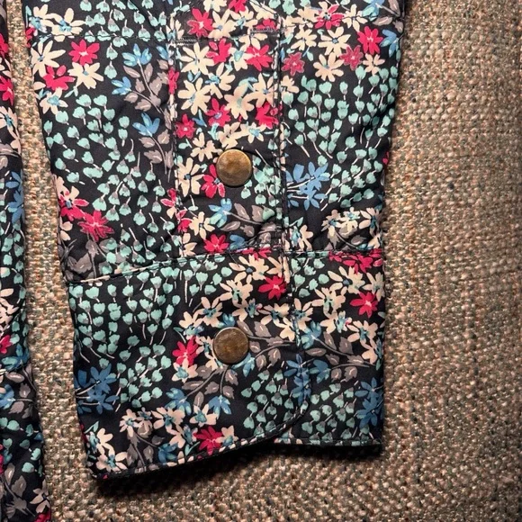 The North Face Floral Snap-Front Quilted Jacket in Revisible Blue, White 6-7 - Picture 5 of 8